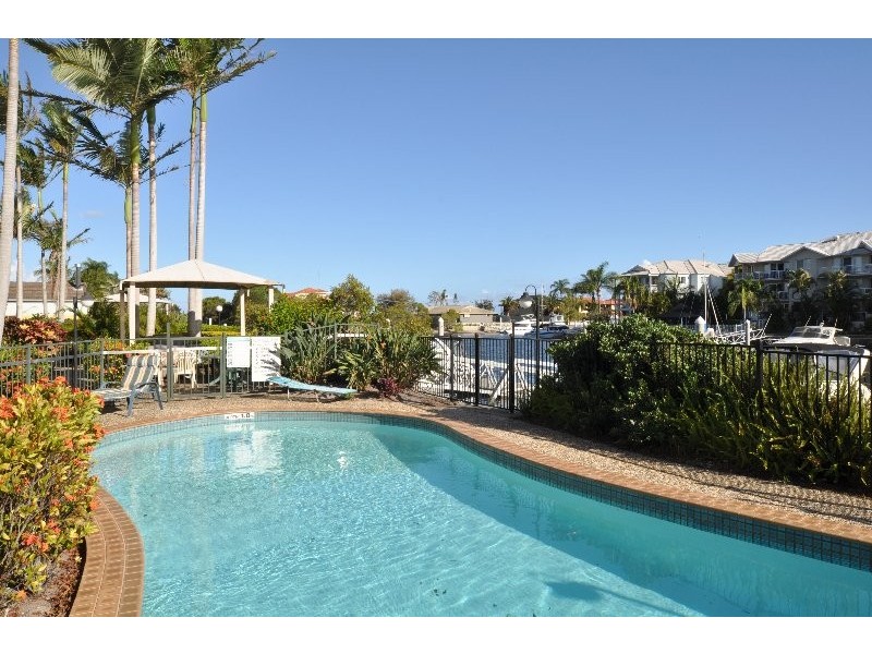 11/18 Jennifer Ave, Runaway Bay QLD 4216