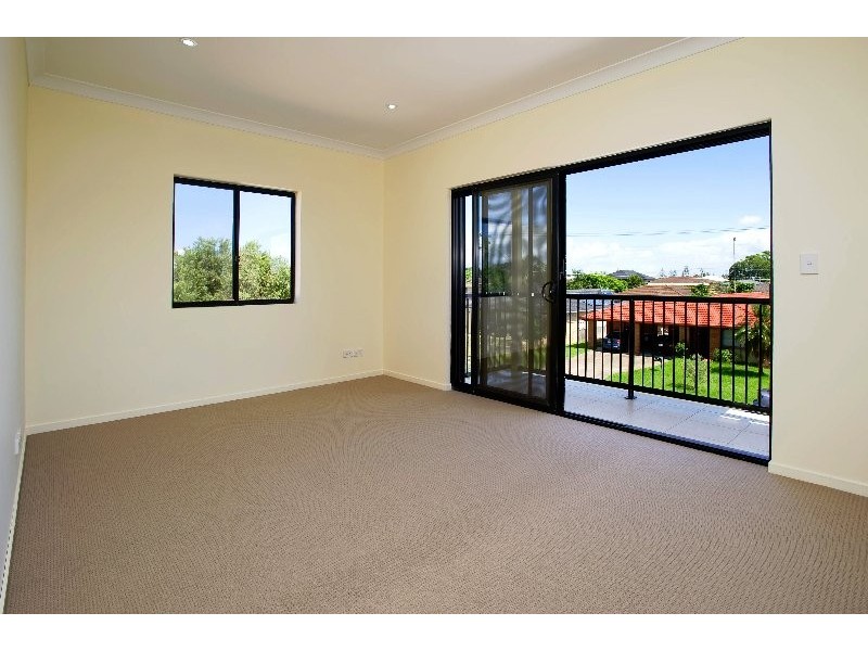 2/21 Donald Avenue, Paradise Point QLD 4216