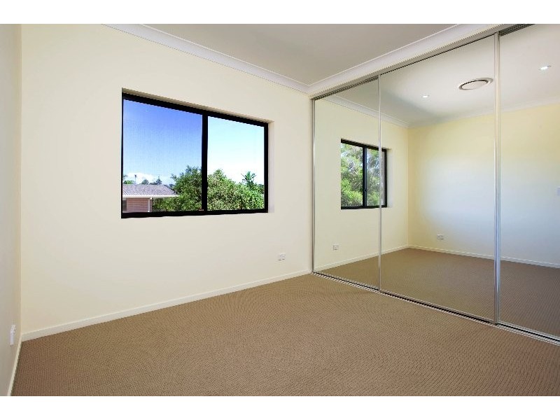 2/21 Donald Avenue, Paradise Point QLD 4216