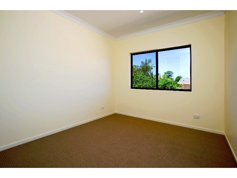 2/21 Donald Avenue, Paradise Point QLD 4216