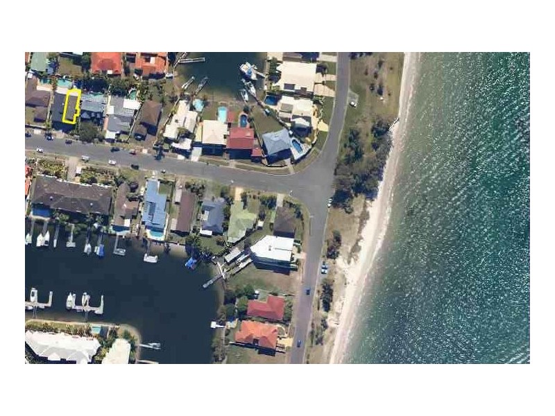 2/15 Jennifer Avenue, Runaway Bay QLD 4216