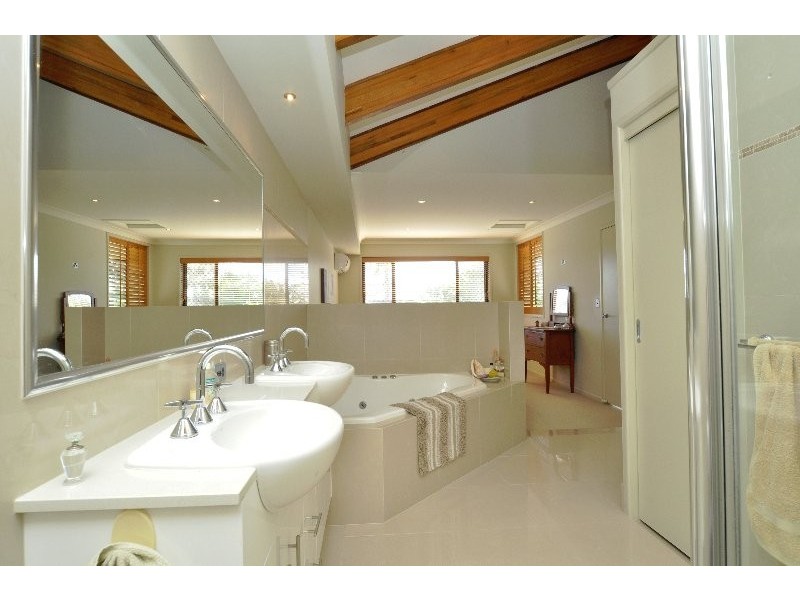 2/15 Jennifer Avenue, Runaway Bay QLD 4216