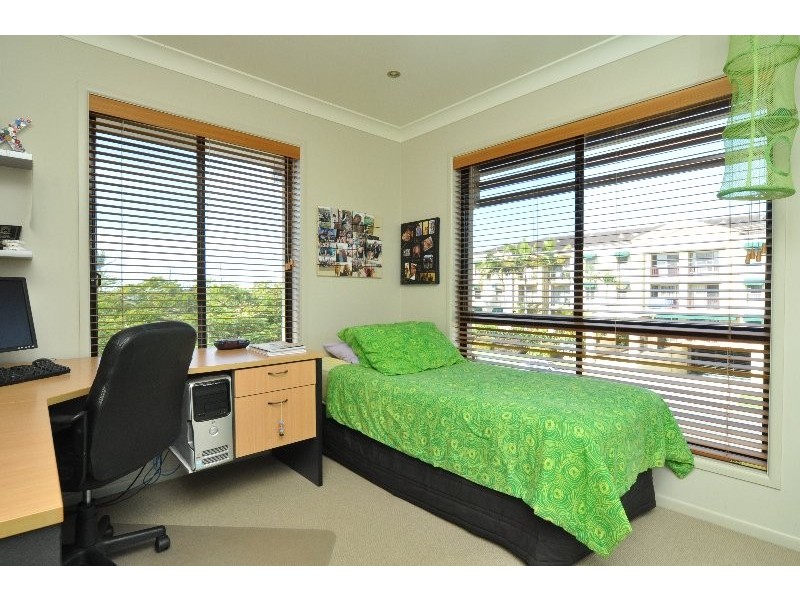 2/15 Jennifer Avenue, Runaway Bay QLD 4216