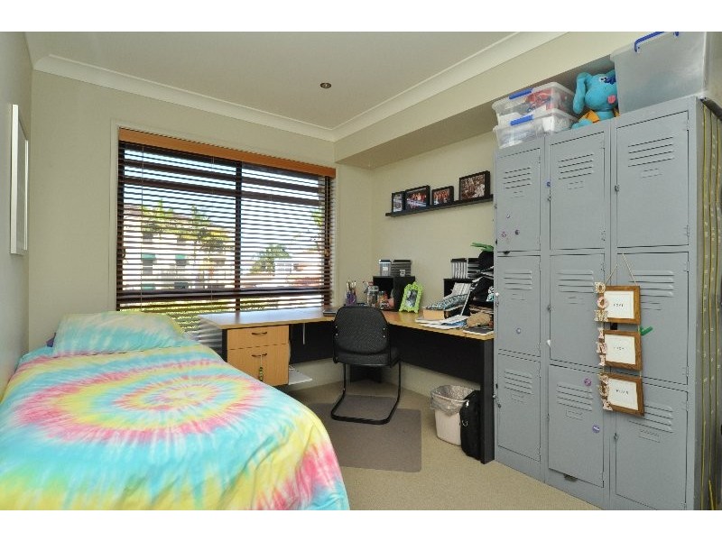 2/15 Jennifer Avenue, Runaway Bay QLD 4216
