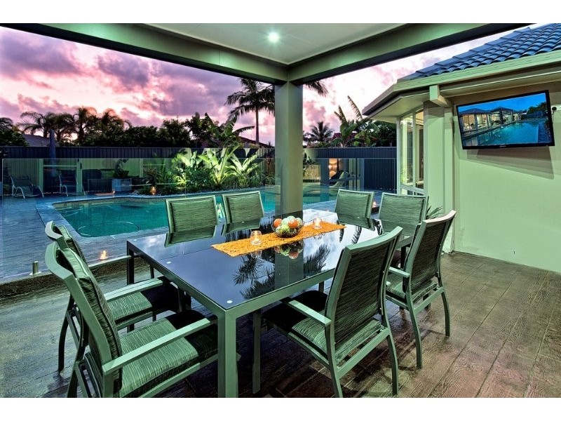 6 Kikori Crescent, Runaway Bay QLD 4216