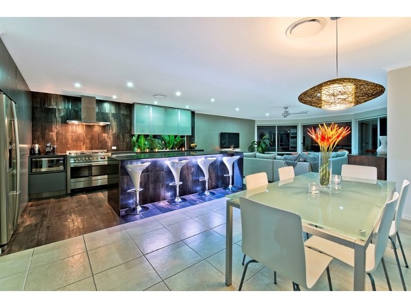 6 Kikori Crescent, Runaway Bay QLD 4216