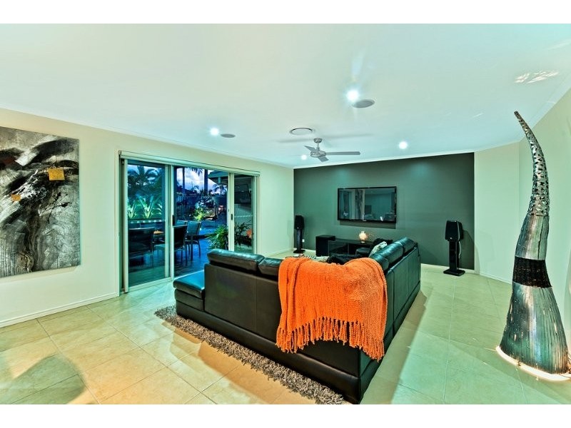 6 Kikori Crescent, Runaway Bay QLD 4216