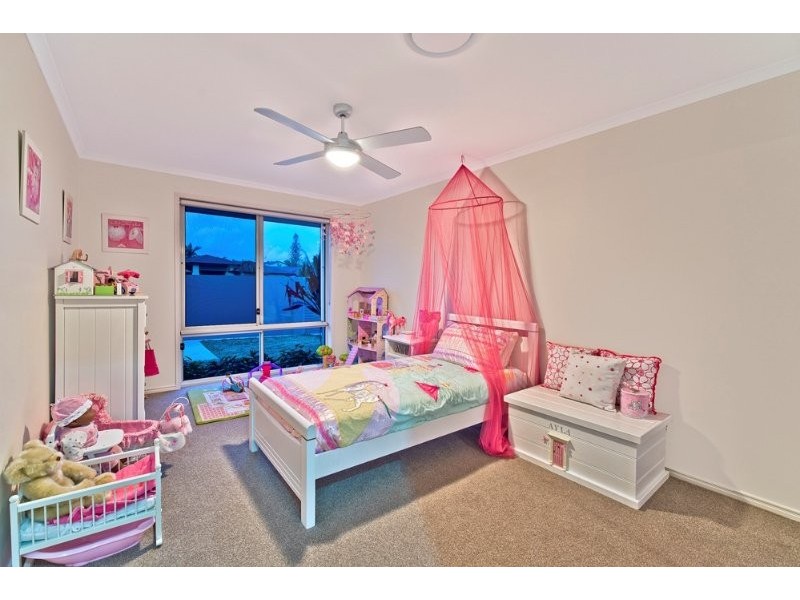 6 Kikori Crescent, Runaway Bay QLD 4216