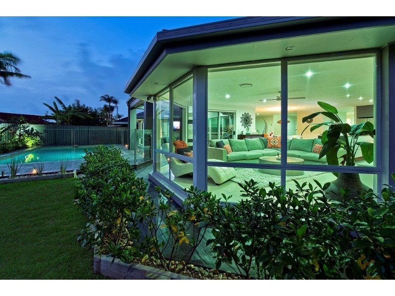 6 Kikori Crescent, Runaway Bay QLD 4216