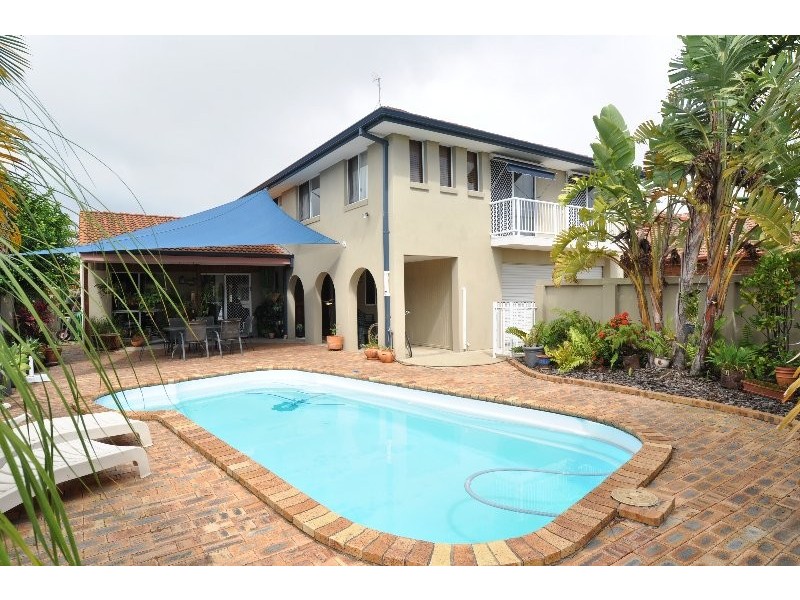 62 Oxley Drive, Paradise Point QLD 4216