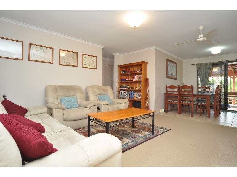 2/102 Kangaroo Avenue, Coombabah QLD 4216