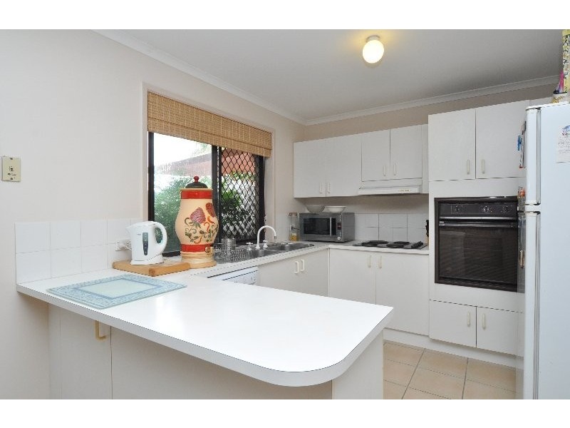 2/102 Kangaroo Avenue, Coombabah QLD 4216