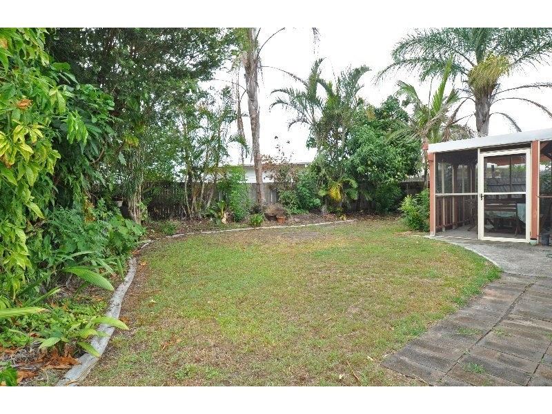 2/102 Kangaroo Avenue, Coombabah QLD 4216