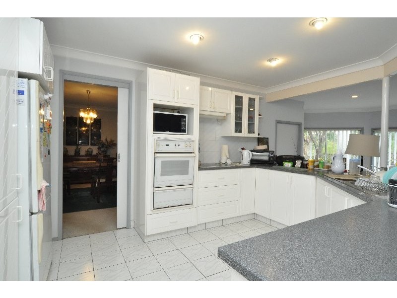 10 Muirefield Place, Arundel QLD 4214