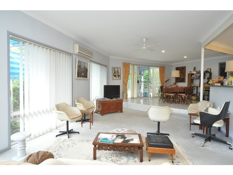 10 Muirefield Place, Arundel QLD 4214