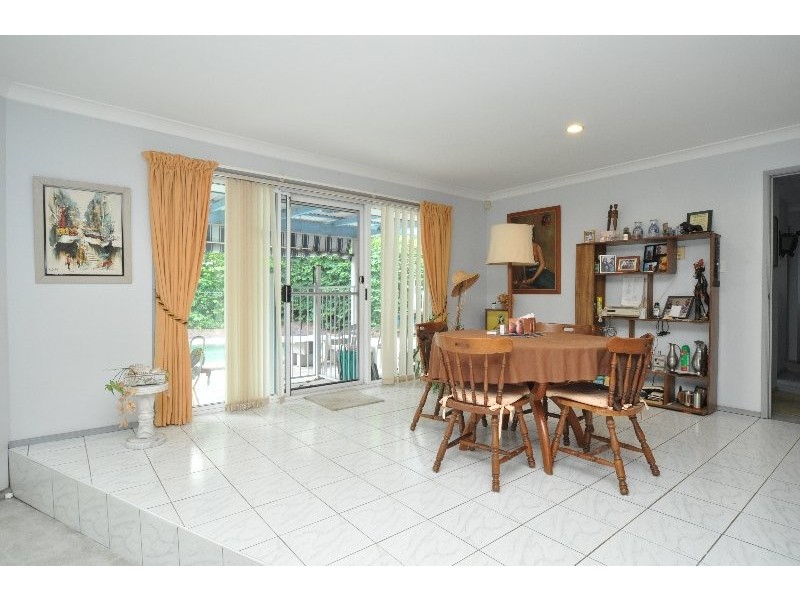 10 Muirefield Place, Arundel QLD 4214
