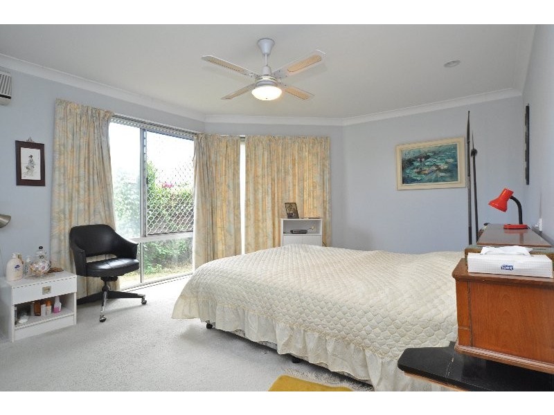 10 Muirefield Place, Arundel QLD 4214