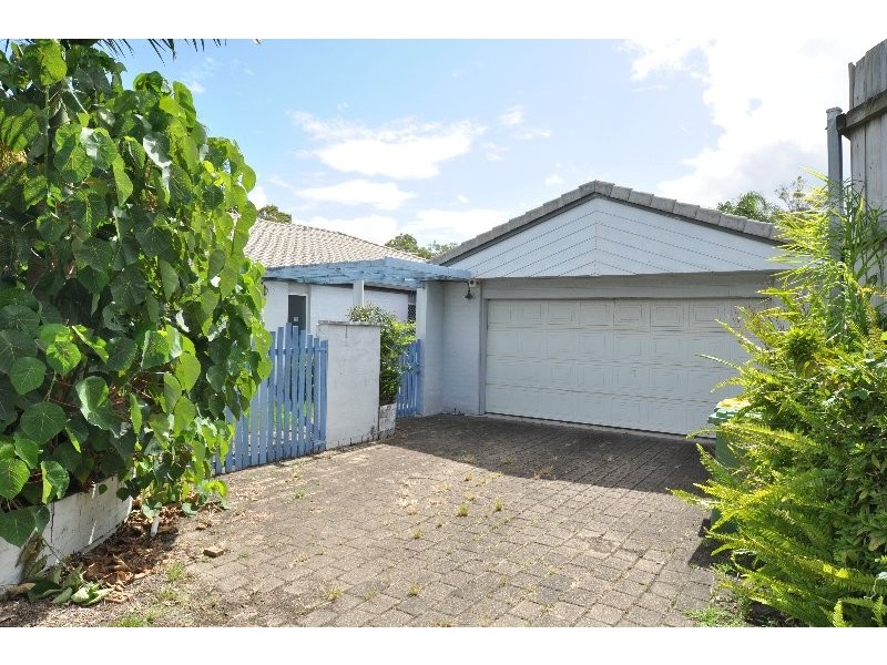 10 Muirefield Place, Arundel QLD 4214