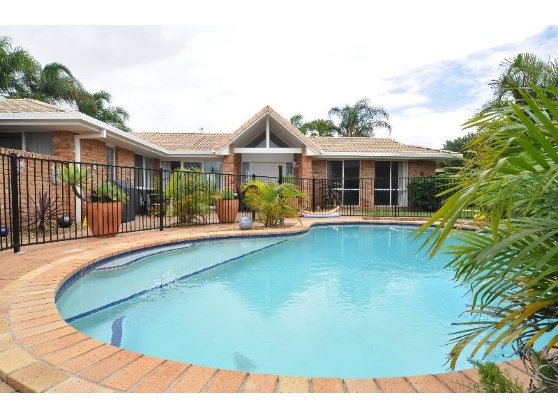 7 Cayman Court, Runaway Bay QLD 4216