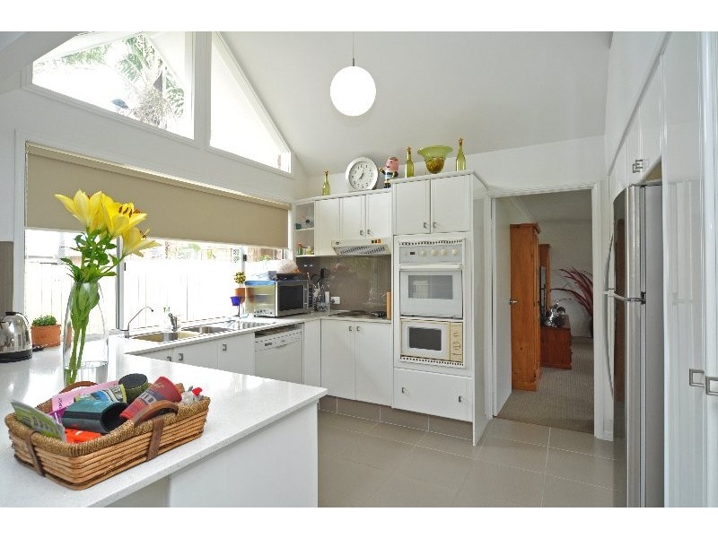 7 Cayman Court, Runaway Bay QLD 4216