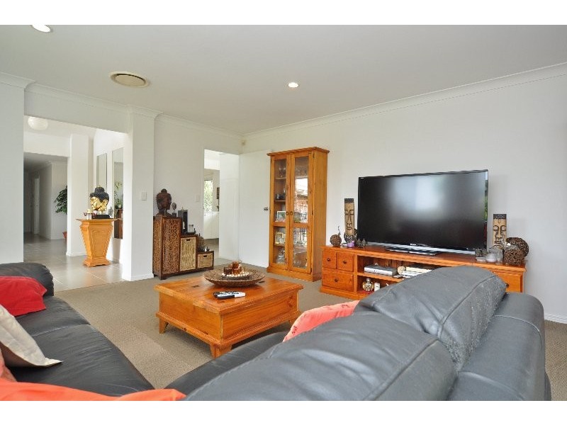 7 Cayman Court, Runaway Bay QLD 4216