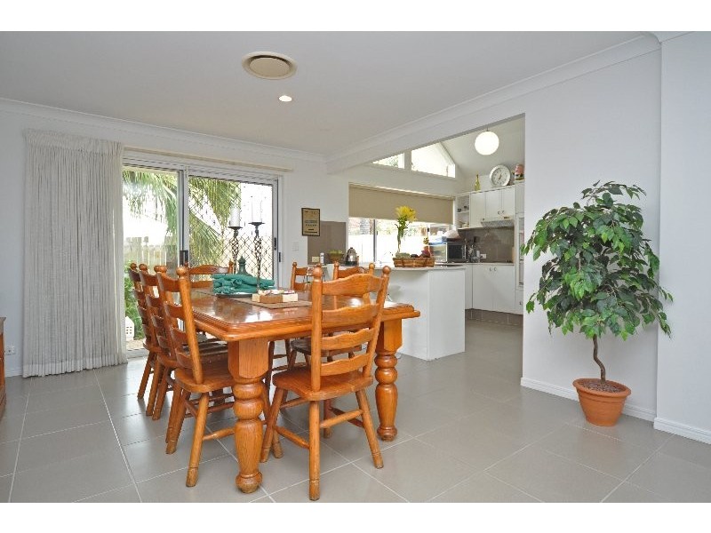 7 Cayman Court, Runaway Bay QLD 4216