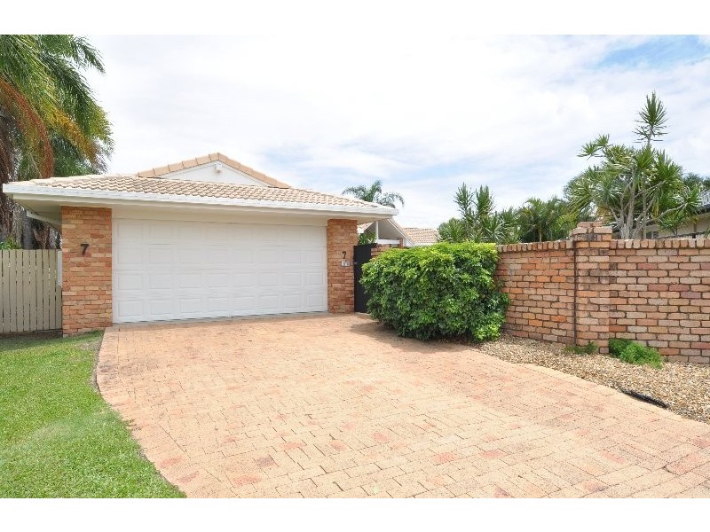 7 Cayman Court, Runaway Bay QLD 4216