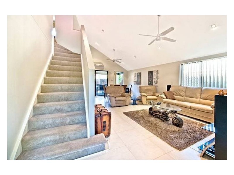 2/13 Thelma Avenue, Biggera Waters QLD 4216