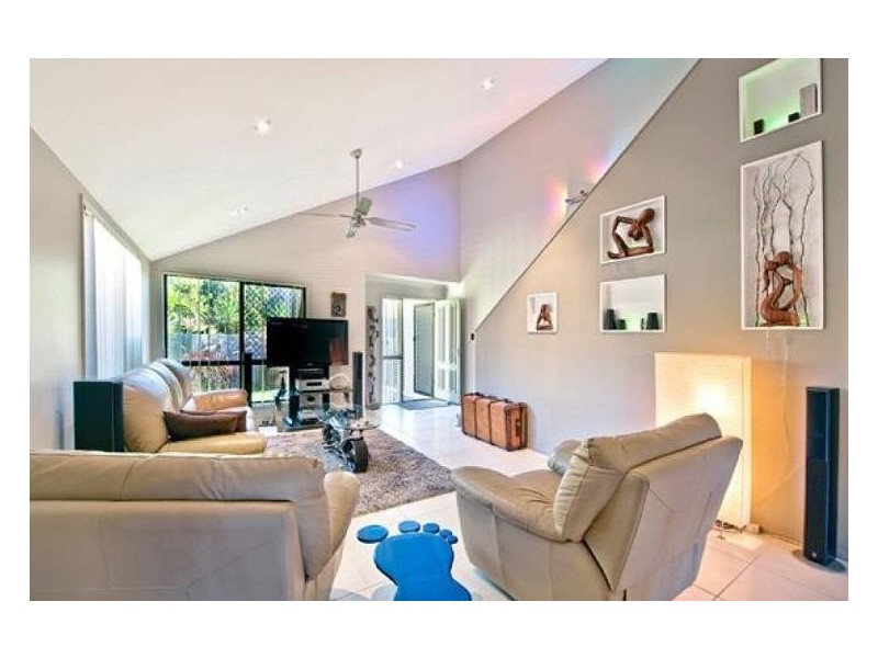 2/13 Thelma Avenue, Biggera Waters QLD 4216