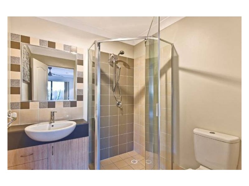 2/13 Thelma Avenue, Biggera Waters QLD 4216