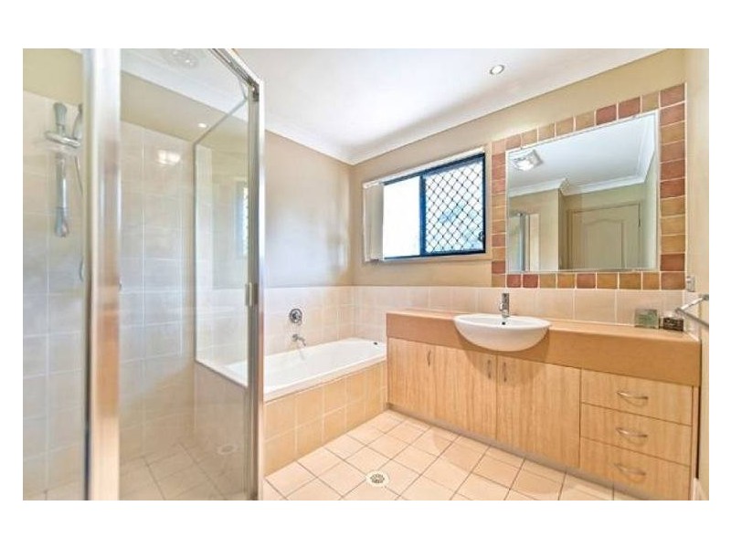 2/13 Thelma Avenue, Biggera Waters QLD 4216