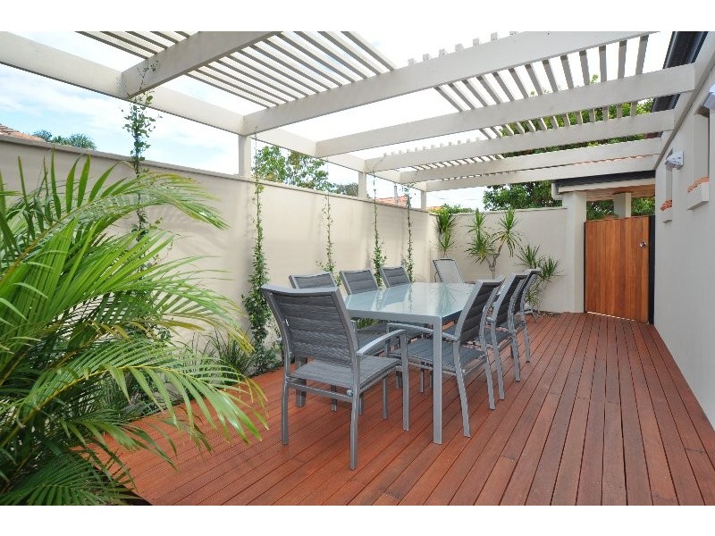 2/33 Drake Avenue, Paradise Point QLD 4216