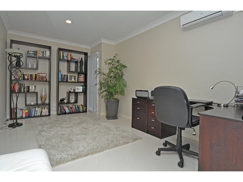 2/33 Drake Avenue, Paradise Point QLD 4216