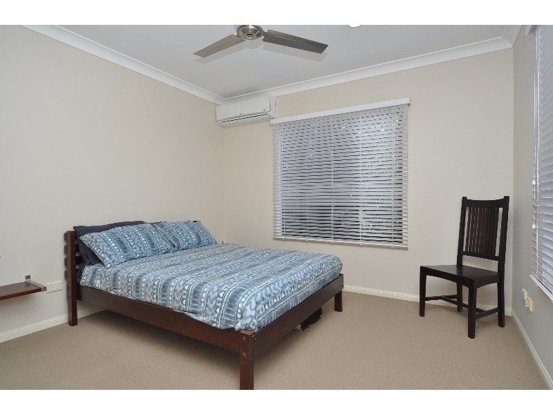 2/33 Drake Avenue, Paradise Point QLD 4216
