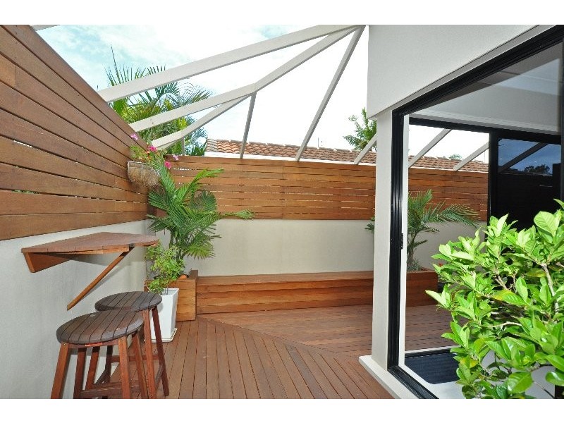 2/33 Drake Avenue, Paradise Point QLD 4216