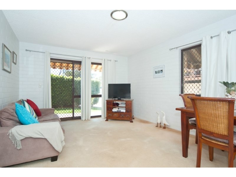 1/28 Errol Avenue, Paradise Point QLD 4216