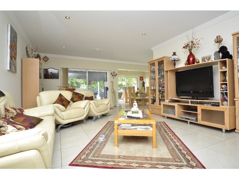 2/62 Compass Drive, Biggera Waters QLD 4216