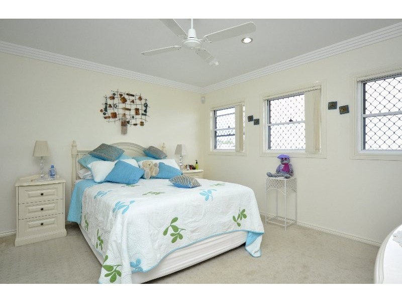 2/62 Compass Drive, Biggera Waters QLD 4216