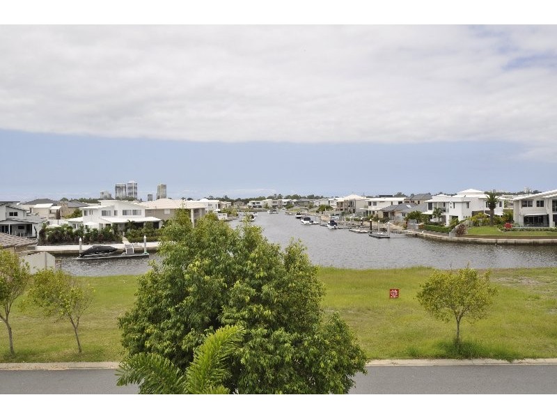 2/62 Compass Drive, Biggera Waters QLD 4216