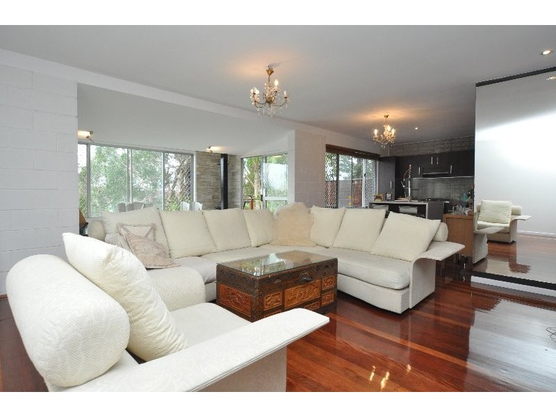 15 Waratah Avenue, Biggera Waters QLD 4216