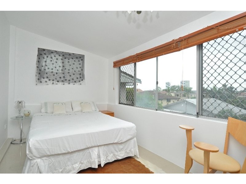 15 Waratah Avenue, Biggera Waters QLD 4216