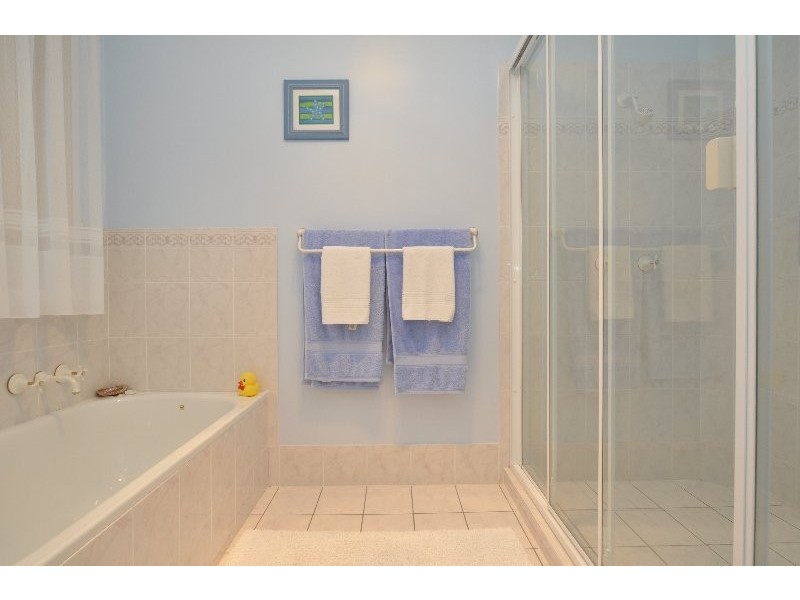 14 Ballybunyon Crescent, Hope Island QLD 4212