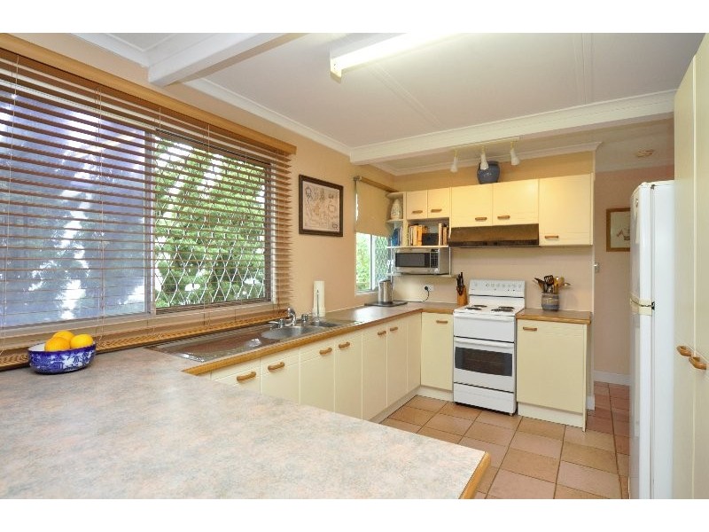 18 Teal Avenue, Paradise Point QLD 4216