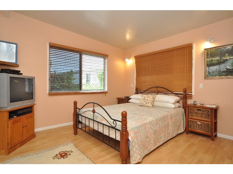 18 Teal Avenue, Paradise Point QLD 4216