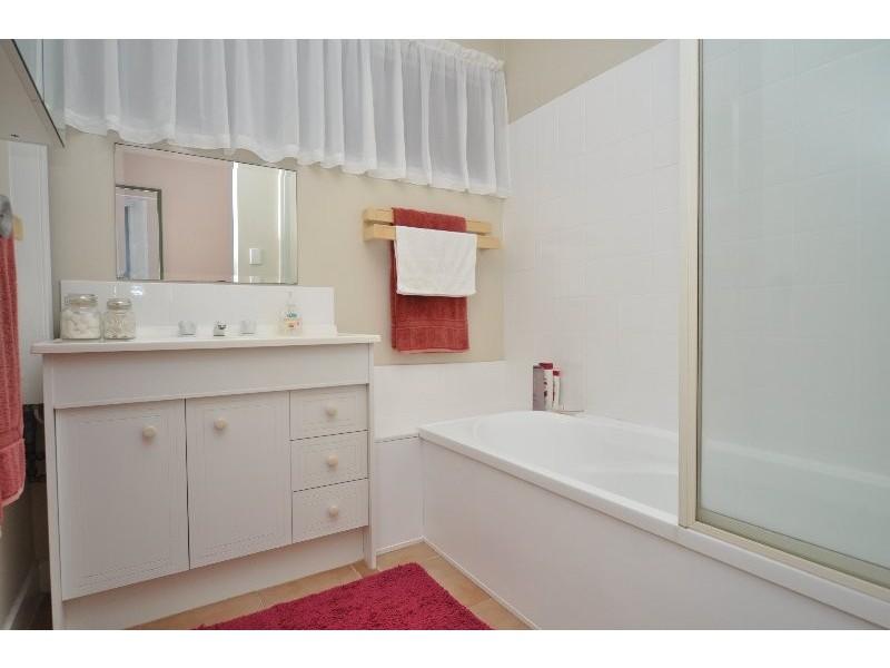 18 Teal Avenue, Paradise Point QLD 4216