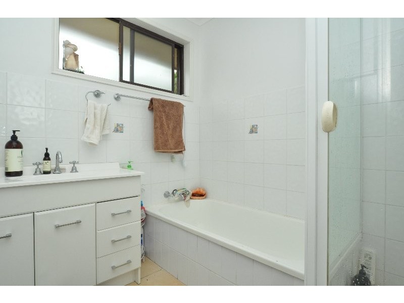 28 Burrinjuck Drive, Coombabah QLD 4216