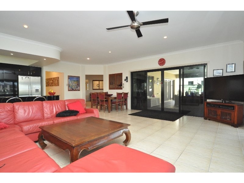 17 Eastpark Waters, Helensvale QLD 4212