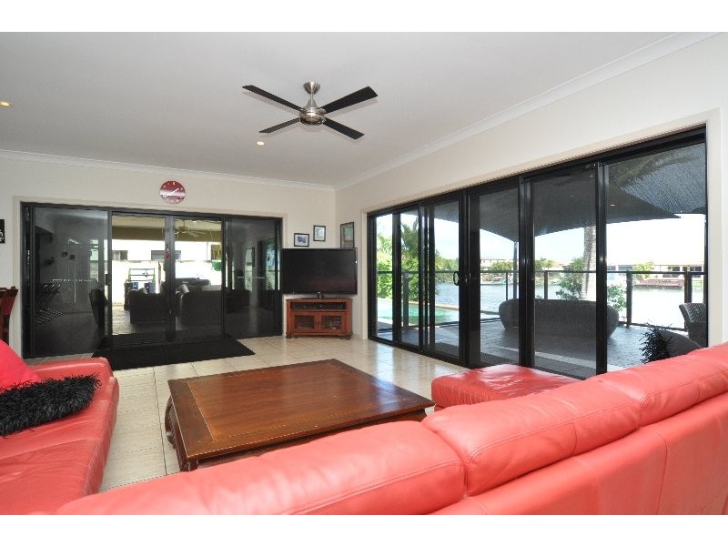 17 Eastpark Waters, Helensvale QLD 4212