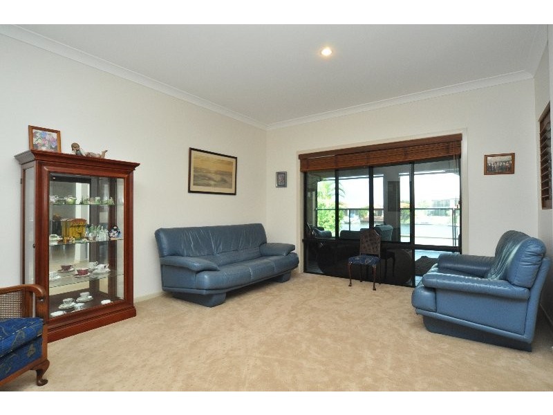 17 Eastpark Waters, Helensvale QLD 4212