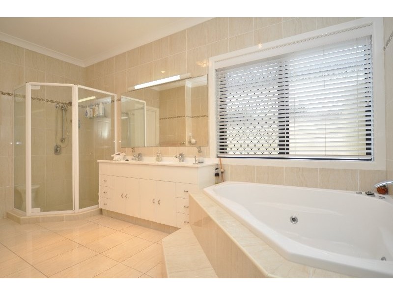 17 Eastpark Waters, Helensvale QLD 4212